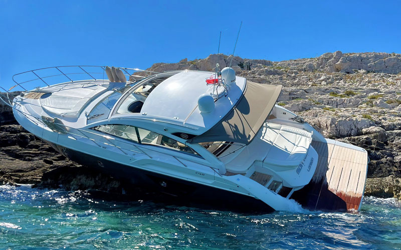 boat-accident asfalisi-cafe-bar-estiatorio